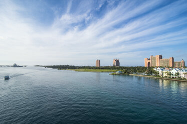 Bahamas, Nassau, Paradise Island, Hotel Atlantis an der Uferpromenade - RUNF01302