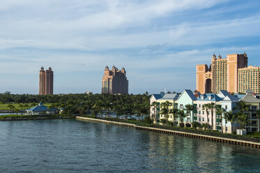 Bahamas, Nassau, Paradise Island, Hotel Atlantis an der Uferpromenade - RUNF01303