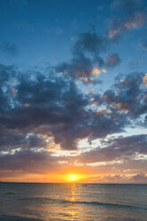 Jamaika, Negril, Sieben-Meilen-Strand, Sonnenuntergang - RUNF01312