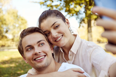 Young couple taking a selfie at a park - JHAF00066