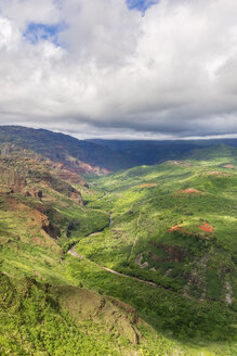 USA, Hawaii, Kaua'i, Waimea Canyon State Park, Blick auf Waimea Canyon, Waimea Ditch, Mokihana Valley und Nihoa Gulch - FOF10486