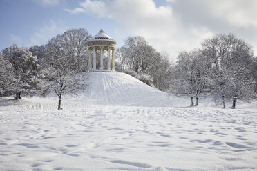 Germany, Munich, English Garden, Monopteros in winter - RBF07011