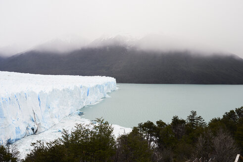 Argentinien, Patagonien, Landschaft eines zerbrochenen Gletschers im Perito-Moreno-Gletscher - IGGF00781