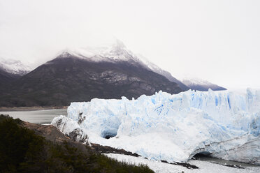 Argentina, Patagonia, Broken ice from glacier in Perito Moreno Glacier - IGGF00783