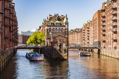 Deutschland, Hamburg, Alte Speicherstadt und Wasserschloss - WDF05106