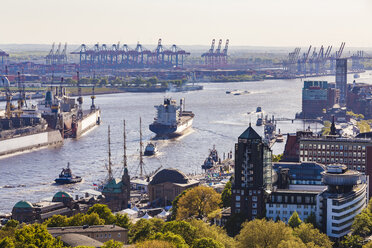 Deutschland, Hamburg, Schiffe an den St. Pauli Landungsbrücken - WDF05110