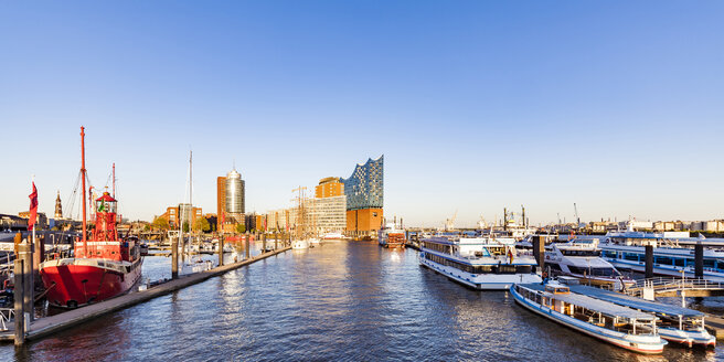 Deutschland, Hamburg, Elbphilharmonie und Yachthafen - WDF05113