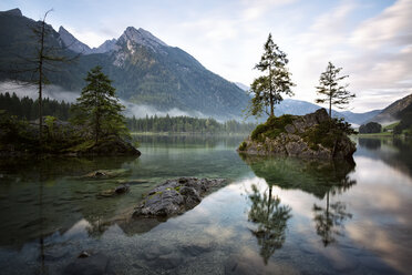 Deutschland, Bayern, Ramsau, Hintersee - DLF00026