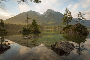 Germany, Bavaria, Ramsau, Hintersee, sunrise - DLF00031