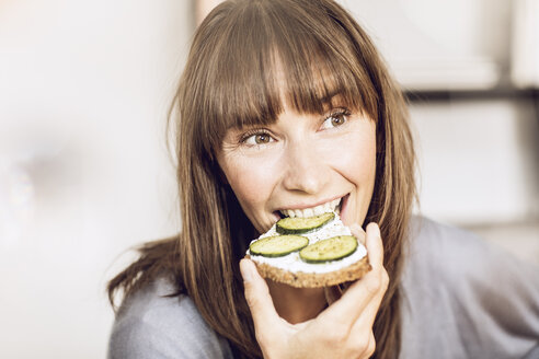 Mature woman eating healthy cucumber bread - MCF00065