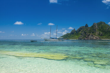 Fiji, Mamanuca islands, Monuriki, turquoise water and boat - RUNF01351