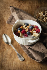 Cereals with almond milk, nuts and berries, vegan - EVGF03412