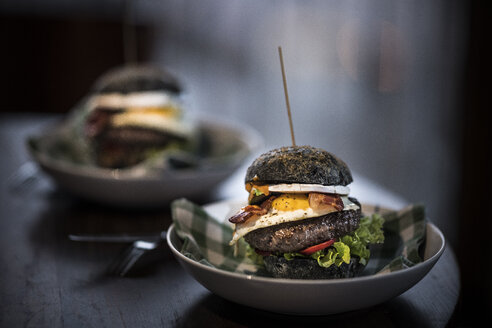 Black hamburgers with egg and bacon - MJRF00072