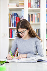 Girl doing homeworks - LVF07824