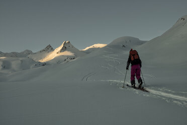 Switzerland, Bagnes, Cabane Marcel Brunet, Mont Rogneux, woman ski touring in the mountains - ALRF01380