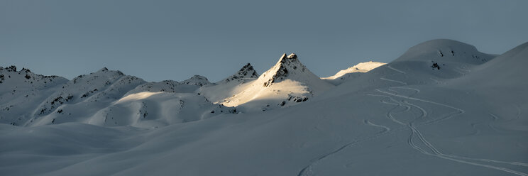 Schweiz, Bagnes, Cabane Marcel Brunet, Mont Rogneux, Winterlandschaft in den Bergen - ALRF01381