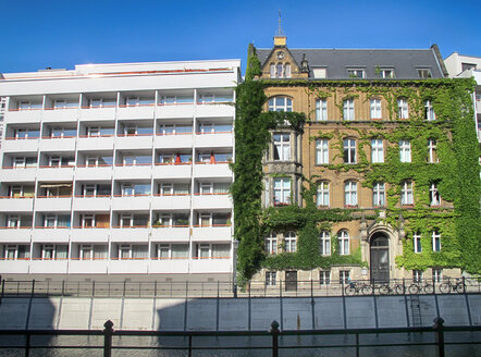 Germany, Berlin, Mitte, old building and prefabricated building - ALEF00100