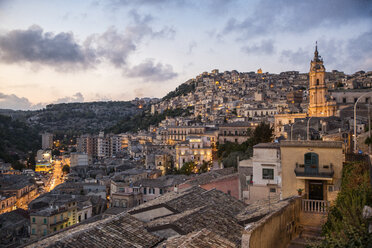 Italy, Sicily, Modica, townscape in the evening with church San Giorgio - MAMF00442