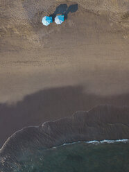 Indonesien, Bali, Luftaufnahme des Strandes Batu Bolong - KNTF02682