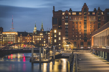 Germany, Hamburg, Elbarkaden and Maritime Museum at blue hour - KEB01182