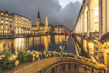 Germany, Hamburg, town hall, Christmas tree, Little Alster in the evening - KEBF01190