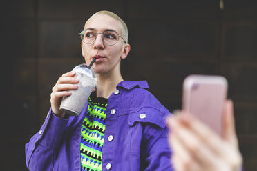 Young woman in the city enjoying a frappe - WPEF01375