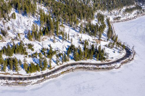 Österreich, Tirol, Ammergauer Alpen, Winter am Plansee - STSF01850