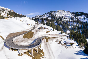 Austria, Vorarlberg, Allgaeuer Alps, winter at Hochtannberg Pass - STSF01853