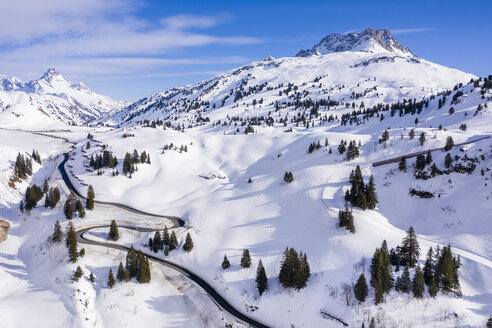 Österreich, Vorarlberg, Allgäuer Alpen, Winter am Hochtannbergpass - STSF01854
