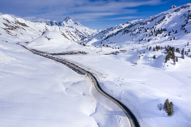 Österreich, Vorarlberg, Allgäuer Alpen, Winter am Hochtannbergpass - STSF01856