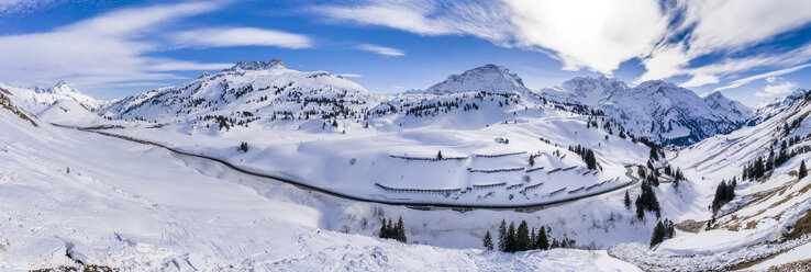 Austria, Vorarlberg, Allgaeuer Alps, winter at Hochtannberg Pass - STSF01858