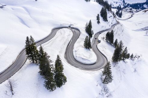 Austria, Vorarlberg, Allgaeuer Alps, winter at Hochtannberg Pass - STSF01859