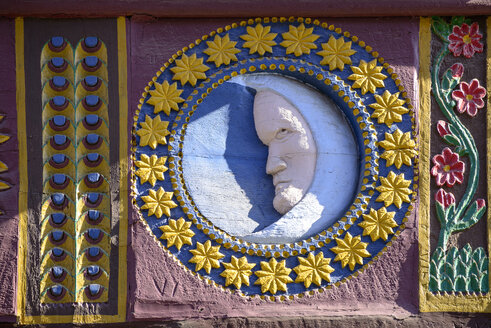 Deutschland, Butzbach, Relief, Halbmond mit Sternenkranz - LBF02388