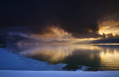 Germany, Bavaria, Walchensee, sunrise - MRF01927