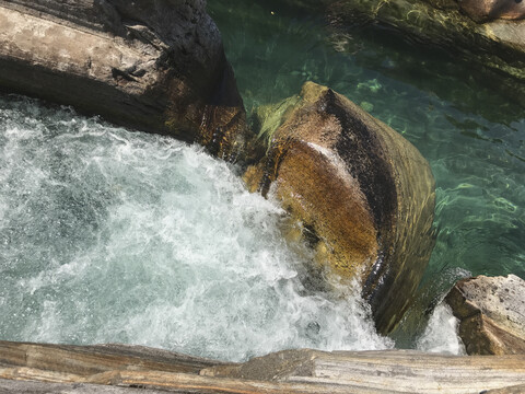 Schweiz, Tessin, Verzascatal, Val Versazca, Wasserfall der Verzasca, lizenzfreies Stockfoto