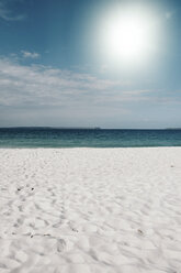 Aussicht auf den Hyams Beach gegen den blauen Himmel an einem sonnigen Tag - CAVF60710