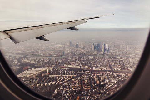 Brasilien, Sao Paulo, Luftaufnahme aus dem Flugzeugfenster, lizenzfreies Stockfoto