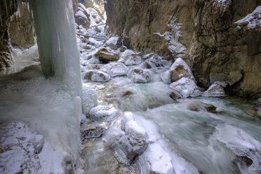 Deutschland, Bayern, Oberbayern, Werdenfelser Land, Garmisch Partenkirchen, Partnachschlucht, Schnee, Eis und Eiszapfen - LBF02397