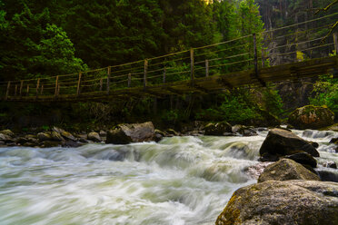 Italien, Trentino , Südtirol, Ahrntal, Campo Tures, Riva Wasserfälle im Sommer - LOMF00846