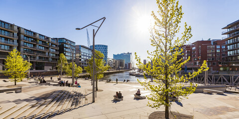 Deutschland, Hamburg, HafenCity, Magellan-Terrassen, Sandtorhafen und moderne Wohnhäuser, lizenzfreies Stockfoto