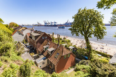 Germany, Hamburg, Oevelgoenne, captain's houses and pilot houses at the Elbe shore seen from Himmelsleiter - WDF05166