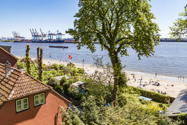 Germany, Hamburg, Oevelgoenne, house at the Elbe shore seen from Himmelsleiter - WDF05167