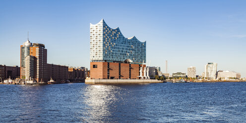 Deutschland, Hamburg, Elbphilharmonie vom Wasser aus gesehen - WDF05177