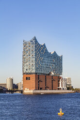 Deutschland, Hamburg, Elbphilharmonie vom Wasser aus gesehen - WDF05180