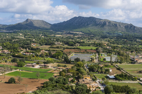 Spanien, Balearen, Mallorca, Arta, Blick von der Wallfahrtskirche von Sant Salvador - RUNF01436