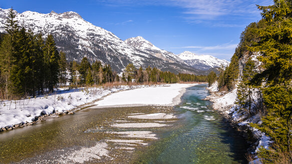 Österreich, Tirol, Lechtal, Fluss Lech im Winter - STSF01862