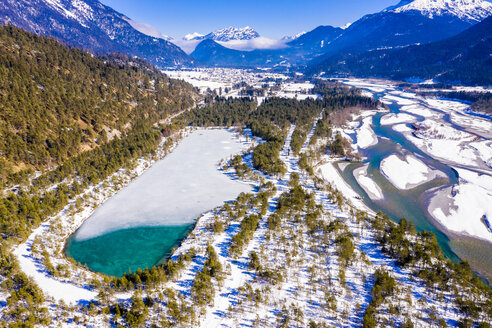 Österreich, Tirol, Lechtal, Fluss Lech im Winter, Luftbild - STSF01865