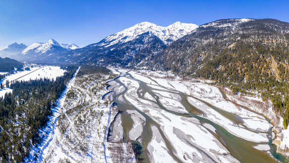 Österreich, Tirol, Lechtal, Fluss Lech im Winter, Luftbild - STSF01867