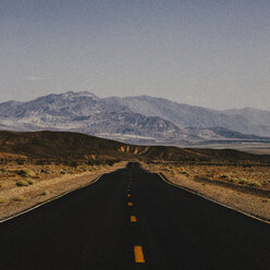 USA, Death Valley, Empty road through Death Valley National Park - JUBF00328