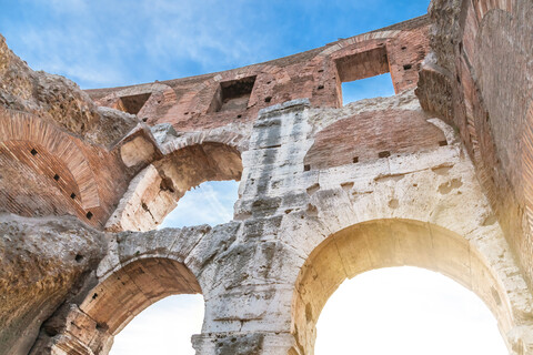 Italien, Rom, Bögen des Kolosseums, lizenzfreies Stockfoto